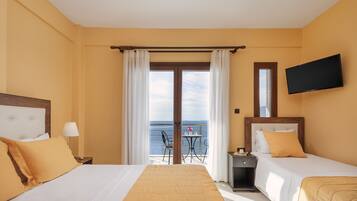 Deluxe Room with Balcony and Sea View | Minibar, soundproofing, free WiFi, bed sheets