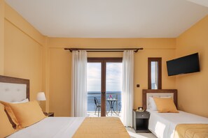 Deluxe Room with Balcony and Sea View | Minibar, soundproofing, free WiFi, bed sheets