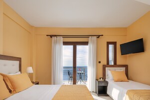 Deluxe Room with Balcony and Sea View | Minibar, soundproofing, free WiFi, bed sheets