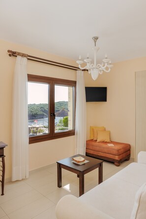 One Bedroom Suite with Patio and Sea View | 미니바, 방음 설비, 무료 WiFi, 침대 시트