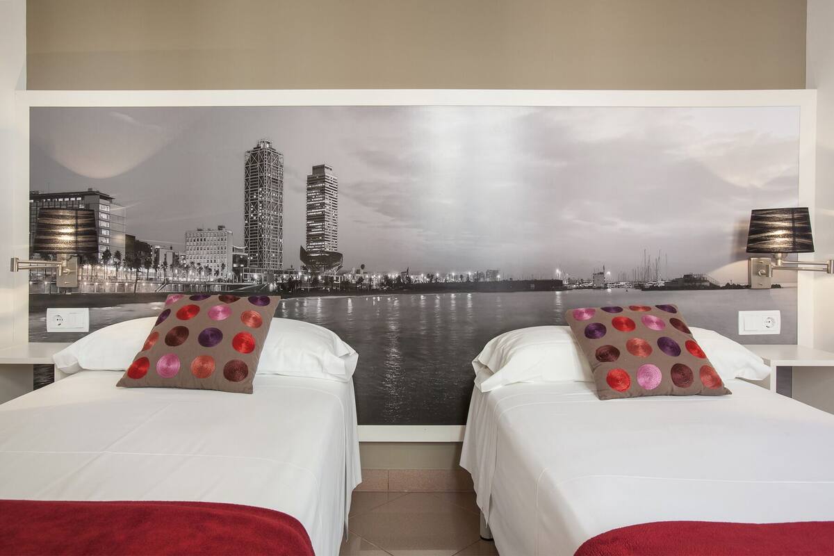 Apartment, 3 Bedrooms (BCNGOTIC 22) | Iron/ironing board, WiFi (free), bed sheets