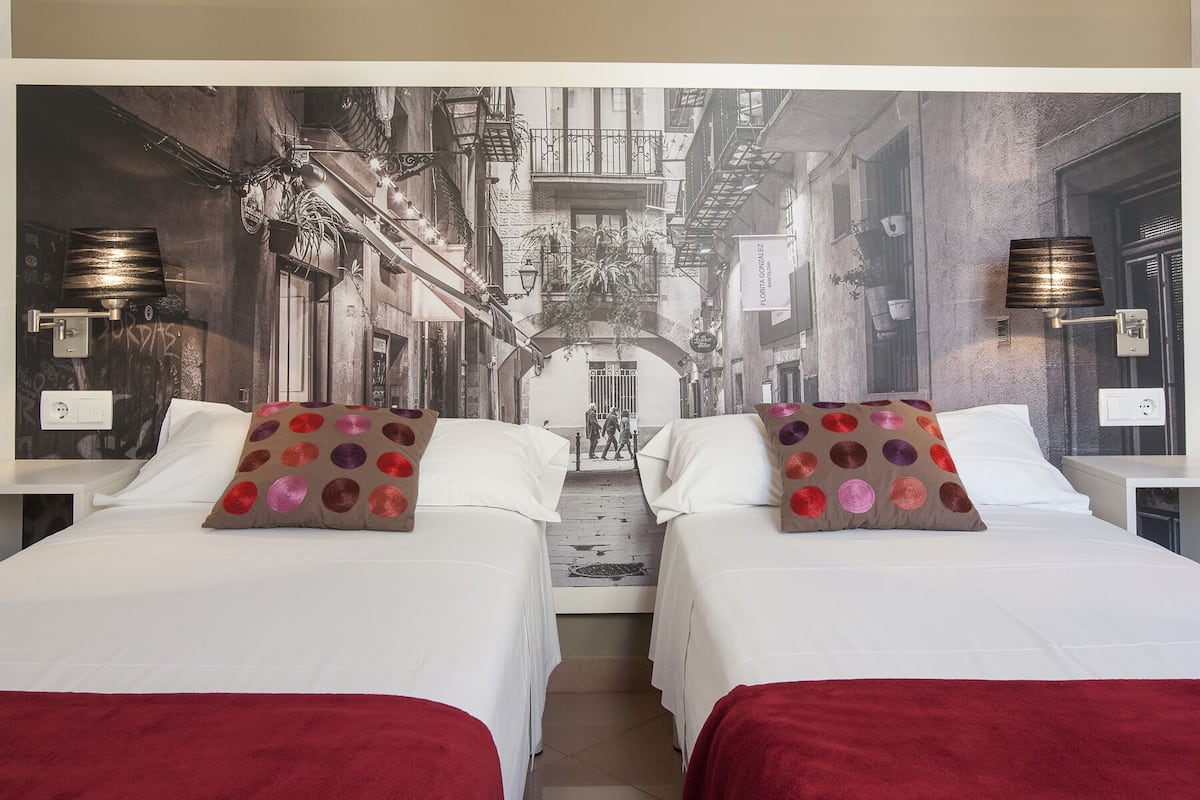 Apartment, 3 Bedrooms (BCNGOTIC 42) | 4 bedrooms, iron/ironing board, free WiFi, bed sheets