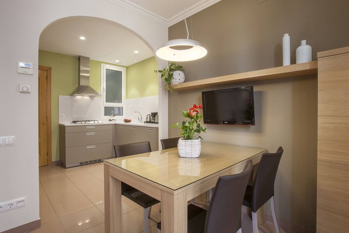 Apartment, 3 Bedrooms (BCNGOTIC 12) | In-room dining