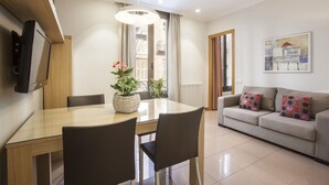 Apartment, 3 Bedrooms (BCNGOTIC 12) | Living room - BCNGOTIC Apartments (Barcelona)