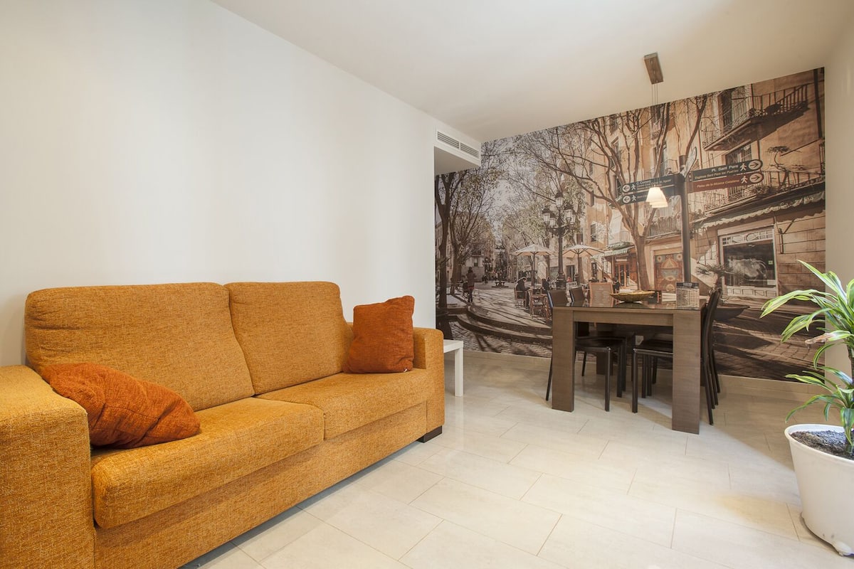 Apartment, 2 Bedrooms (BCNGOTIC 14) | Living room | TV