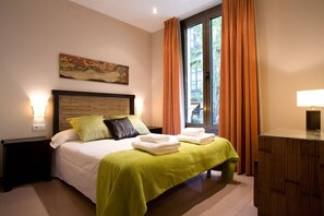 Apartamento, 3 quartos (BCNGOTIC 13) | Ferros/tábuas de passar roupa, Wi-Fi de cortesia, roupa de cama