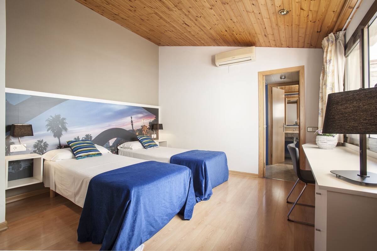 Apartment, 1 Bedroom (BCNGOTIC 50) | Iron/ironing board, WiFi (free), bed sheets