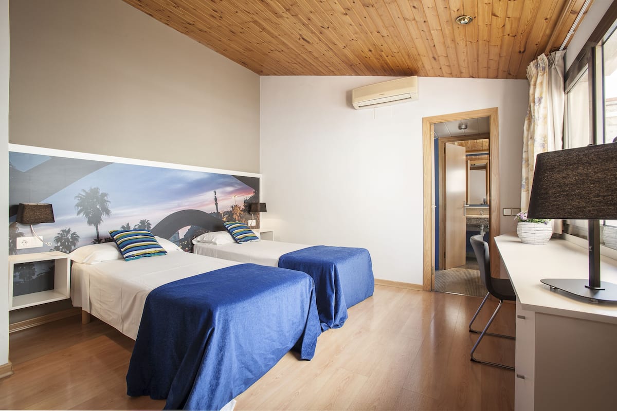 Apartment, 1 Bedroom (BCNGOTIC 50) | 4 bedrooms, iron/ironing board, free WiFi, bed sheets