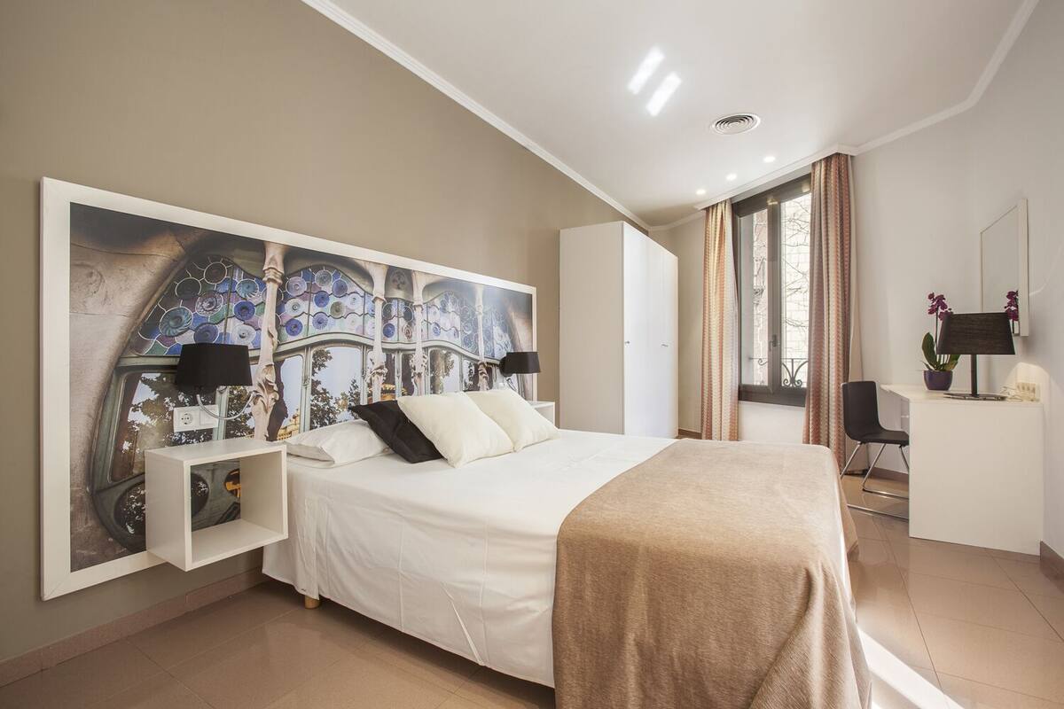 Apartment, 2 Bedrooms (BCNGOTIC 11) | Iron/ironing board, WiFi (free), bed sheets
