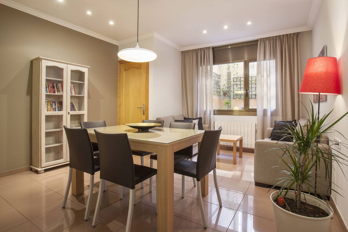 Apartment, 3 Bedrooms (BCNGOTIC 34) | Living room | TV