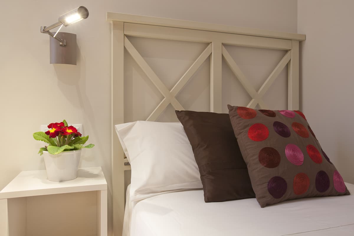 Apartment, 3 Bedrooms (BCNGOTIC 33) | 4 bedrooms, iron/ironing board, free WiFi, bed sheets