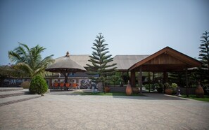 Breakfast, lunch, dinner served; local and international cuisine - Aborigines beach resort (Keta)