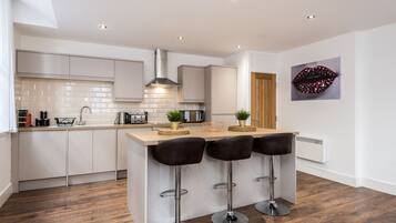 Superior Apartment, 1 Bedroom | Private kitchen | Full-sized fridge, microwave, oven, stovetop