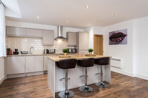 Superior Apartment, 1 Bedroom | Private kitchen | Full-size fridge, microwave, oven, stovetop