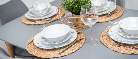 Departamento, 2 habitaciones | Cocina privada | Refrigerador con congelador, microondas, horno y parrilla de estufa