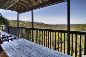 Property grounds - ⭐️Prime Location with Stunning Views, Hot Tub, Game Room⭐️ (Gatlinburg)