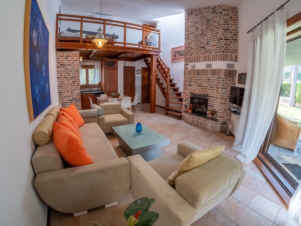 Flat-screen TV, fireplace