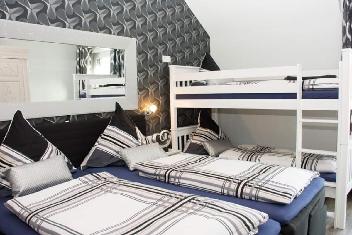Deluxe Apartment, 2 Bedrooms (Nr. 2) | Soundproofing, WiFi (free), bed sheets