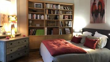 Loft | 2 bedrooms, individually decorated, individually furnished, desk