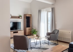 Royal-Apartment | Wohnbereich | 30-Zoll-LCD-Fernseher mit Satellitenempfang, Fernseher