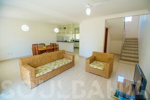 複式房屋 (Lua Cheia) | 客廳 | 平面電視