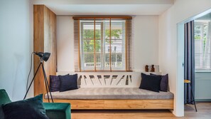 Exclusive Apartment | Living area | 42-inch LCD TV with satellite channels, TV - Harmony Apartments (Sopot)