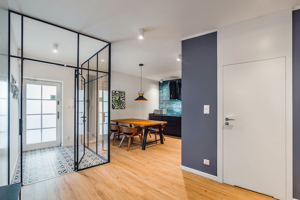 Exclusive-Apartment | Wohnbereich | 42-Zoll-LCD-Fernseher mit Satellitenempfang, Fernseher