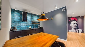 Apartamento exclusivo | Cozinha privada | Geladeira, micro-ondas, cooktop, lava-louças