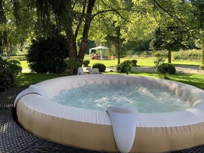 Baignoire à remous extérieure