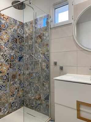 Bathtub, hair dryer, toilet paper
