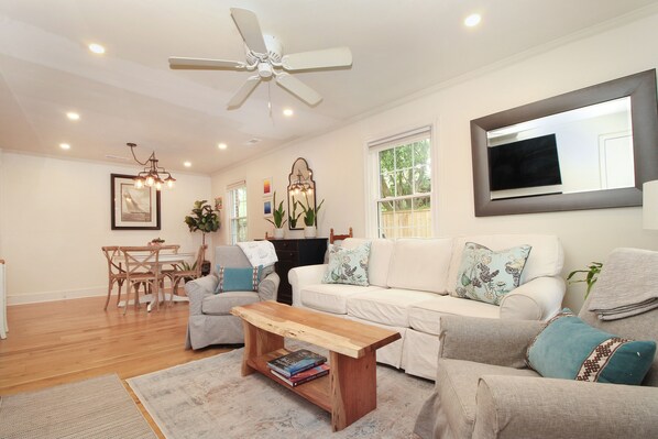 Smart TV, books, stereo