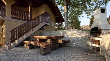 Kawasan BBQ/berkelah
