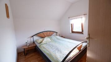 2 bedrooms, desk, blackout curtains, bed sheets