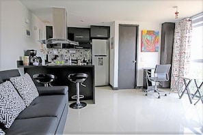 Appartement, vue sur la ville (Deluxe Suite I) | Literie hypoallergénique, minibar, décor unique, ameublement unique