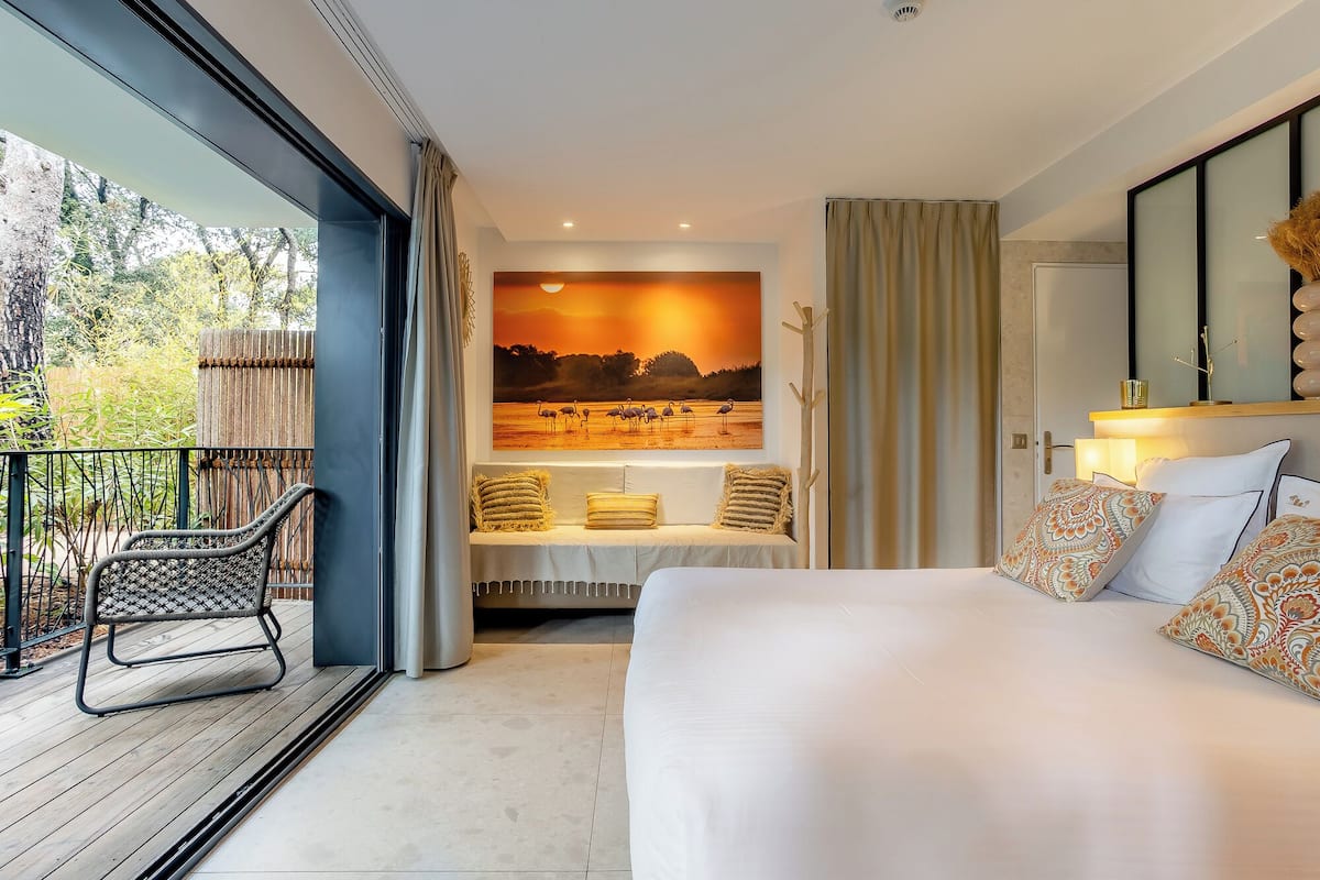 lodge confort | frette italian sheets, premium bedding, minibar, in-room safe