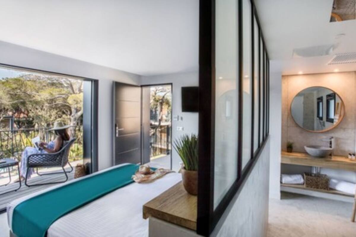 lodge deluxe | frette italian sheets, premium bedding, minibar, in-room safe