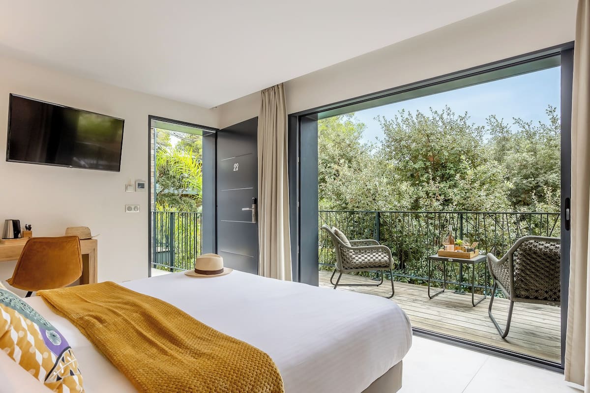 Sábanas italianas Frette, ropa de cama de alta calidad y minibar 