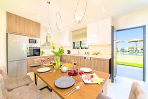 Villa, 3 soverom | Spiseområde på rommet