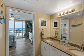 1 bedroom, free WiFi, bed sheets - Renovated 1 bedroom on low floor!! Beautiful condo!! (Panama City Beach)