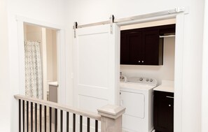 Room - The Pool House by Freedom Vacation Rentals (Washington)