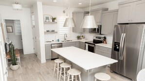 Unclassified image, 5 of 32, button - The Pool House by Freedom Vacation Rentals (Washington)