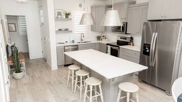 Townhome, 3 Bedrooms | Private kitchen