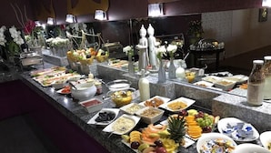 Daily continental breakfast for a fee - Post Hotel Weggis (Weggis)