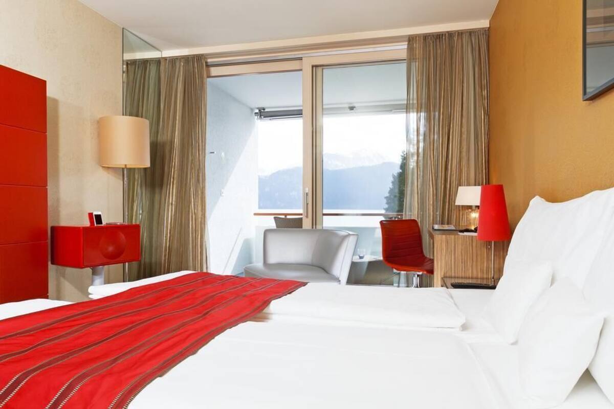 In-room safe, desk, WiFi (free), bed sheets