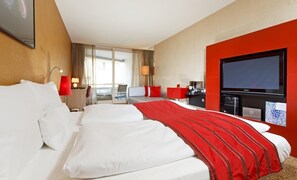 Een kluis op de kamer, een bureau, gratis wifi, beddengoed