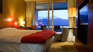 In-room safe, desk, WiFi (free), bed sheets - Post Hotel Weggis (Weggis)