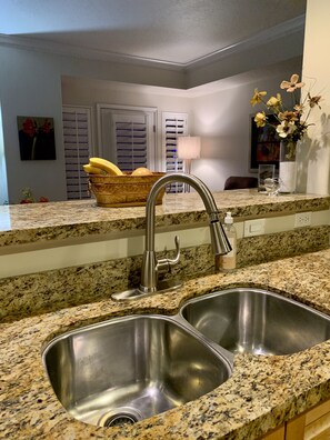 Granite counter tops,Stainless steel sinks
 - One Bedroom fully furnished at the Gateway Mall  Downtown Salt Lake City,Utah (Salt Lake City)