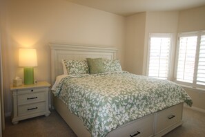king size bed - One Bedroom fully furnished at the Gateway Mall  Downtown Salt Lake City,Utah (Salt Lake City)