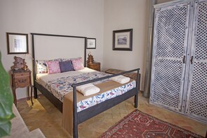 3 bedrooms, iron/ironing board, travel cot, free WiFi