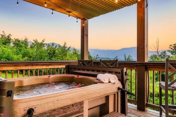 Outdoor spa tub